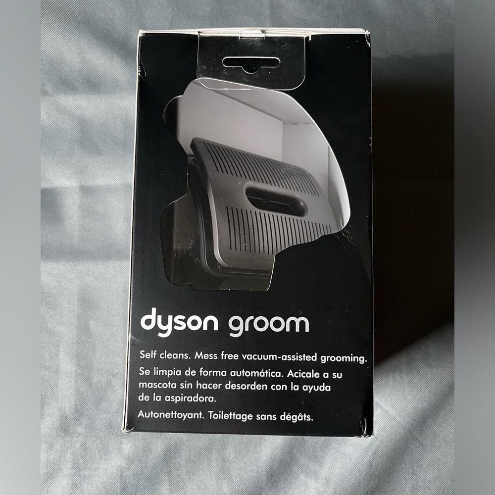 Dyson Groom vacuum attachment